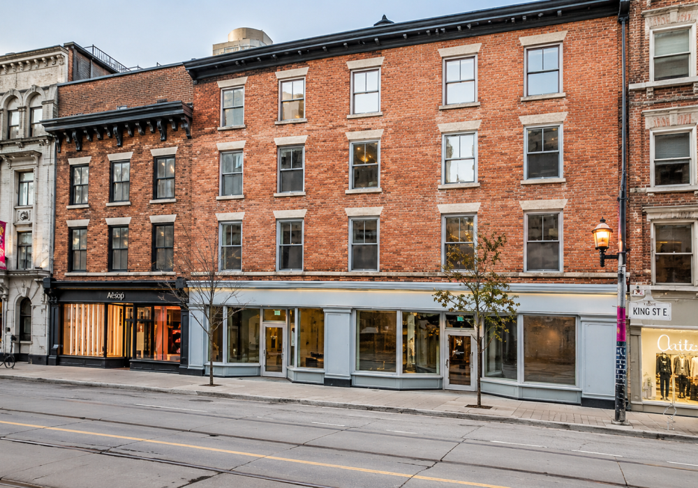 83 King St E